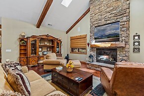 Townsend Flagstaff 3 Bedroom Home by RedAwning