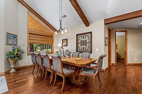 Townsend Flagstaff 3 Bedroom Home by RedAwning