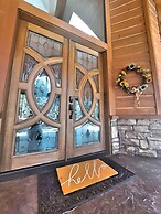 Townsend Flagstaff 3 Bedroom Home by RedAwning