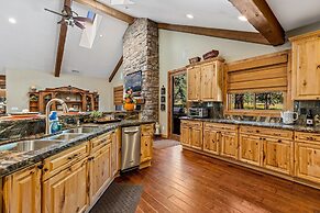 Townsend Flagstaff 3 Bedroom Home by RedAwning