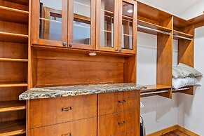 Townsend Flagstaff 3 Bedroom Home by RedAwning
