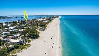 Runaway Bay 212 1 Bedroom Condo by RedAwning