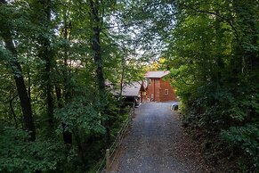 Stunning 2BR Cabin with Mountain Views