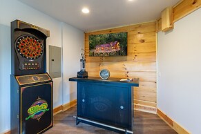 Stunning 2BR Cabin with Mountain Views