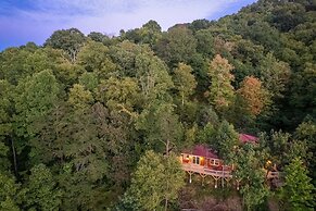 Stunning 2BR Cabin with Mountain Views