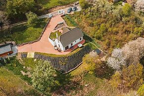 Captivating 3-bedrooms Cottage in the Hills
