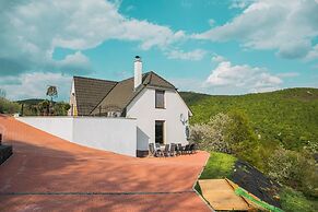 Captivating 3-bedrooms Cottage in the Hills