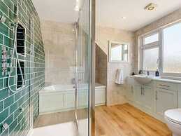 Luxury 5-bed House With Tennis Court & Games Room