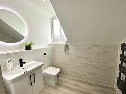 Luxury Scandi Inspired 1 Bed Apartment