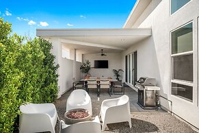 Chic Desert Oasis
