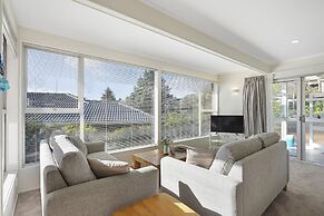 Bright & Sunny Meadowbank - Gardens