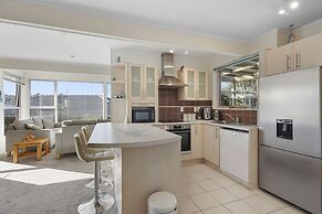 Bright & Sunny Meadowbank - Gardens