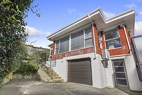 Bright & Sunny Meadowbank - Gardens