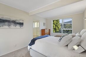 Bright & Sunny Meadowbank - Gardens