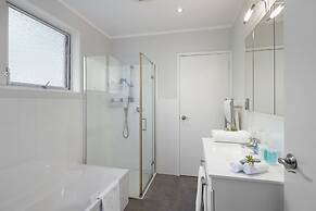 Bright & Sunny Meadowbank - Gardens