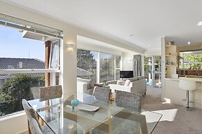 Bright & Sunny Meadowbank - Gardens