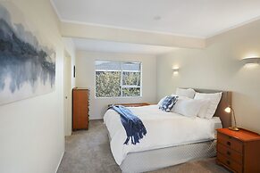 Bright & Sunny Meadowbank - Gardens