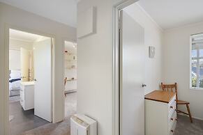 Bright & Sunny Meadowbank - Gardens