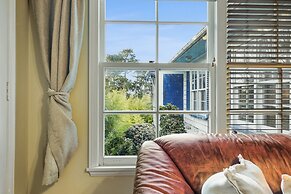 Kohi Family Home- Netflix & Gardens View