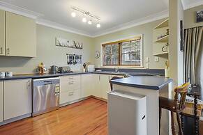 Kohi Family Home- Netflix & Gardens View