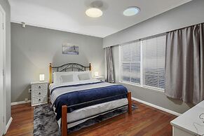 Kohi Family Home- Netflix & Gardens View