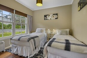 Kohi Family Home- Netflix & Gardens View