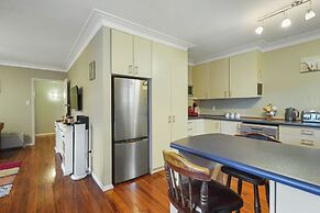 Kohi Family Home- Netflix & Gardens View