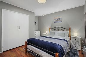 Kohi Family Home- Netflix & Gardens View