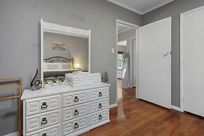 Kohi Family Home- Netflix & Gardens View