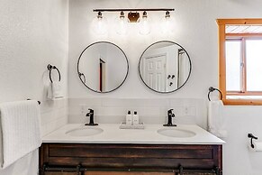 Blue River Hideaway by Boutiq