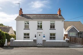 Ocean Cottage - Walk to Beach Countryside Views