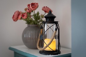 Ocean Cottage - Walk to Beach Countryside Views