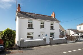 Ocean Cottage - Walk to Beach Countryside Views