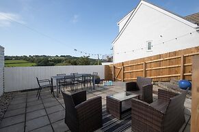 Ocean Cottage - Walk to Beach Countryside Views