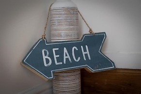 Ocean Cottage - Walk to Beach Countryside Views