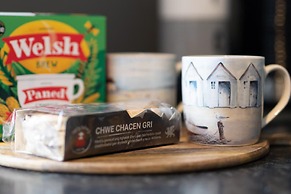 Ocean Cottage - Walk to Beach Countryside Views