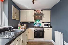 Ocean Cottage - Walk to Beach Countryside Views