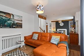 Ocean Cottage - Walk to Beach Countryside Views