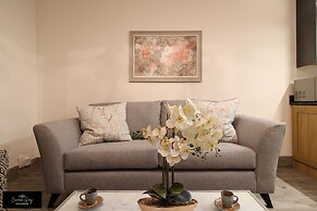 Modern Home in Belfast, Office, Parking, Wifi