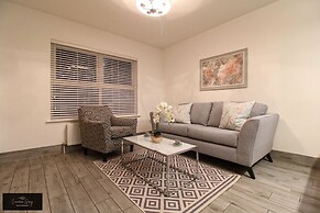 Modern Home in Belfast, Office, Parking, Wifi