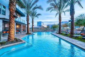 CozySuites at Town Lake