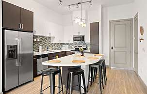 CozySuites at Town Lake