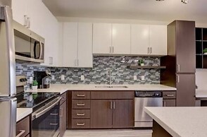 CozySuites at Town Lake