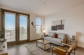 CozySuites at Town Lake