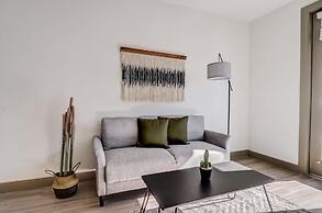 CozySuites at Town Lake