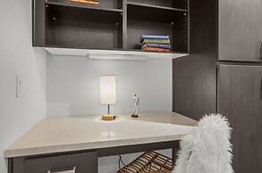 CozySuites at Town Lake