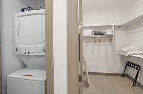 CozySuites at Town Lake