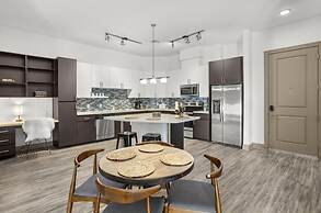 CozySuites at Town Lake