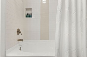 CozySuites at Town Lake