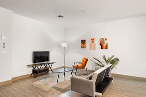 CozySuites at Town Lake